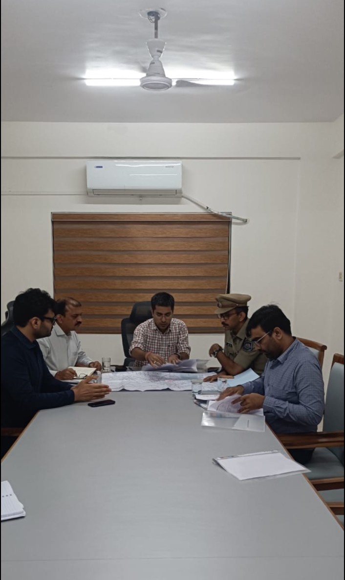નવસારીમાં ભારે વરસાદને પગલે રેડ એલર્ટ – વહીવટી તંત્ર દ્વારા યુદ્ધના ધોરણે બચાવ અને રાહત કામગીરી શરૂ